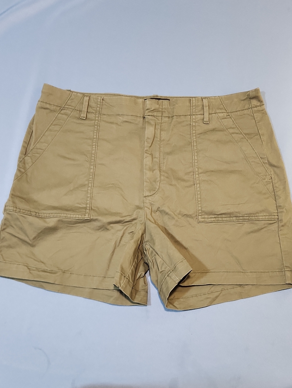 Banana Republic Factory Womens Light Olive Chino Shorts. Size 16.